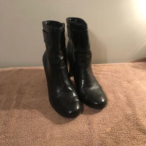 EUC, like new. Black booties